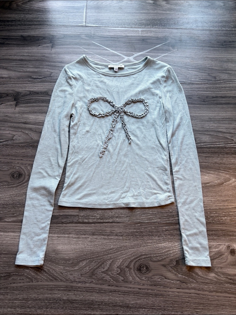 Pretty Garbage Women's Light Gray Long Sleeve Tee with Decorative Bow XS